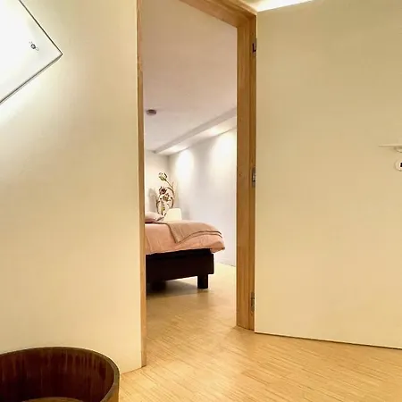 Apartment Desk Dawn Ghent